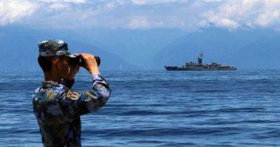 Окружили остров: Китай подвел к границам Тайваня 16 боевых кораблей и 15 самолетов