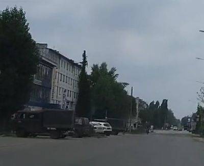 Улицы Рубежного усеяны техникой оккупантов - фото