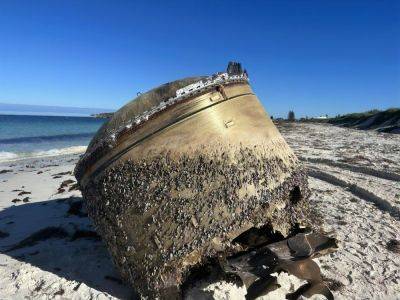На берегу Запада Австралии нашли "неопознанный" купол. Он может быть частью ракеты-несителя