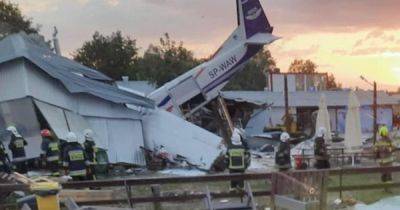 В Польше самолет упал на здание: пятеро погибших