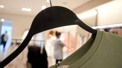 Цены на одежду снизились в России в 2023 году
