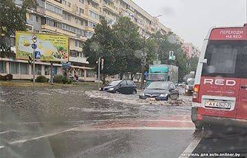 В Минске сильный ливень затопил улицы
