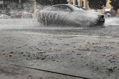 Ливень в Москве 18 июля – затоплены улицы, автомобили тонут в воде – видео