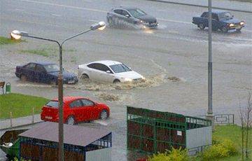 Сильнейший ливень затопил Москву