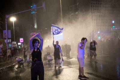 Ночь протеста: арестованы десятки, водометы и слезоточивый газ