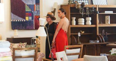 Дженнифер Лопес в роскошном платье макси отправилась за мебелью (фото)