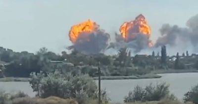 Детонировать будет "день-два": на полигоне в Крыму продолжают раздаваться взрывы (фото)