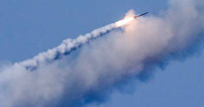 Взрывы на юге: россияне атаковали Украину ракетами "Калибр", Х-22 и дронами Shahed (видео)