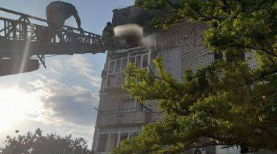 Оккупанты обстреляли многоэтажку в центре Очакова, есть пострадавшие