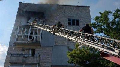 Оккупанты ударили по 5-этажке в Очакове: есть раненый