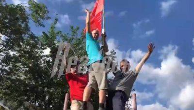​​​​​​​"Ну, и чему радуемся?": В Лисичанске оккупанты и местные "ждуны" празднуют годовщину "освобождения" города