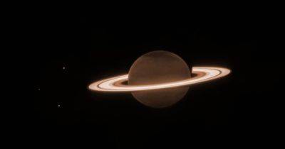 Джеймс Уэбб - Совсем другая планета. Телескоп Уэбб впервые сделал снимок Сатурна и его спутников в новом свете (фото) - focus.ua - Украина