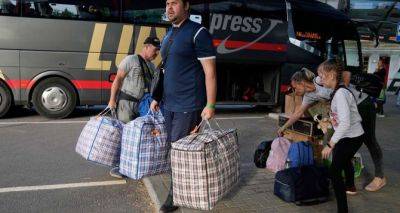 В Эстонии увеличилось число транзитных украинских военных беженцев, едущих через Нарву