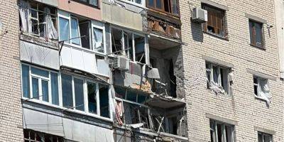 Войска РФ ударили по Херсону: есть попадания в многоэтажку и аптеку, пострадали четыре человека