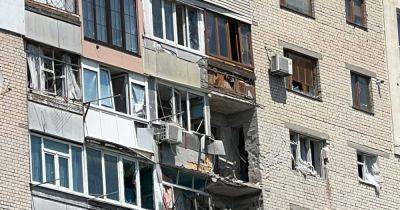 Россияне нанесли удар по многоэтажке в Херсоне: что известно