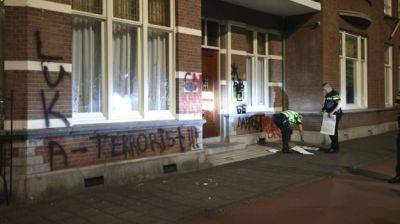 В Нидерландах мужчина испачкал посольство Беларуси