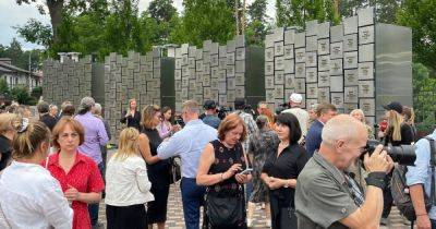 Нельзя забыть и простить: в Буче открыли мемориал жертвам ВС РФ (фото)