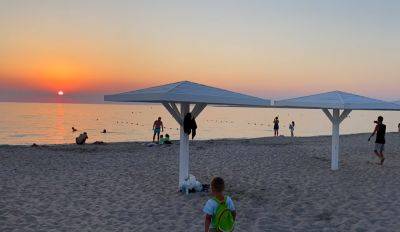 Безлюдные пляжи и пустота: как выглядит самый популярный украинский курорт