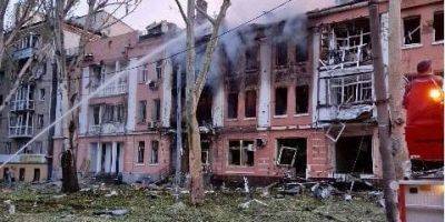 Новый ночной удар по югу. РФ массированно обстреляла Одессу, в центре Николаева разрушены жилые дома, среди 18 пострадавших 5 детей