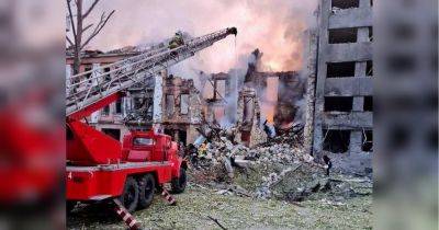 Враг ночью атаковал Николаев и Одессу: разрушены жилые дома, много пострадавших (фото, видео)