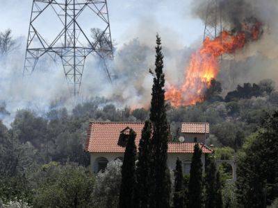Лесные пожары в Греции в значительной степени локализовали, но надвигается новая волна жары