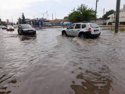Потоп в Одессе - город накрыл сильный ливень с градом, улицы затоплены - фото и видео