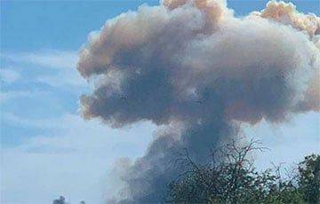 Вблизи военного аэродрома в оккупированном Крыму раздаются взрывы
