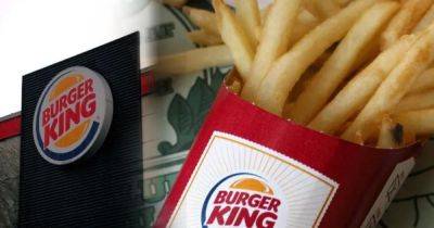 Достала из мусорного бака: работницу Burger King арестовали за продажу старой картошки фри