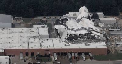 Раненые люди, уничтоженные здания и разбросанные лекарства: торнадо сплющило завод Pfizer в США (видео)
