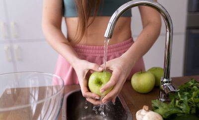Чтобы не отравиться: как правильно мыть и хранить продукты