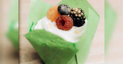 Капкейки с фруктово-ягодной начинкой: вкусный рецепт от кондитера Наталии Берладин