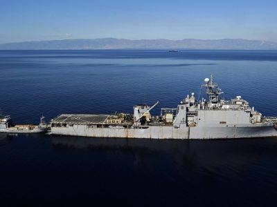 США направляют два десантных корабля в Ормузский пролив в ответ на действия Ирана