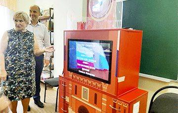 В России создали фанерный компьютер для школ в виде Кремля