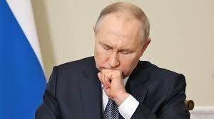 Уже не помнит, что ему сказали 10 секунд назад: в сети показали реальное состояние Путина