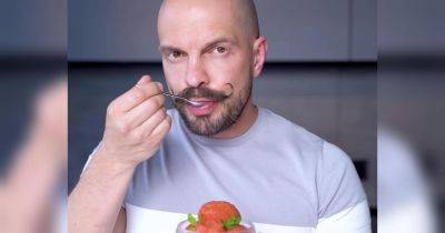 Пока стоит жара: Владимир Ярославский поделился рецептом замечательного сорбета из клубники и персика
