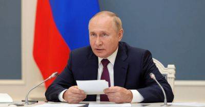 "Совсем плох": соцсети заподозрили у Путина слабоумие из-за курьеза на переговорах (видео)