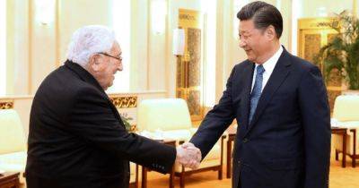 "Старый друг": Си Цзиньпин провел встречу с экс-госсекретарем США Генри Киссинджером (фото)