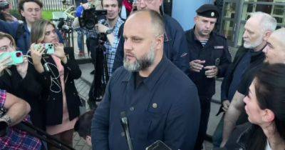 Загнали "под шконку": После ареста Стрелкова возле суда задержали донецкого коллаборанта Губарева