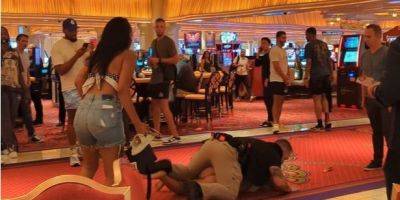 Были почти обнажены. В казино Лас-Вегаса произошла массовая драка между женщинами из-за женатого мужчины