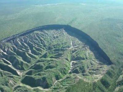 Из-за глобального потепления крупнейший в мире кратер из вечной мерзлоты на Дальнем Востоке россии тает