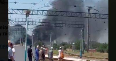 В Крыму после взрывов вспыхнул пожар возле железнодорожной станции (ВИДЕО)
