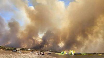 Лесной пожар на Родосе: 30 000 человек были эвакуированы