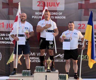 Спортсмен из Кременной одержал победу на чемпионате Европы по богатырской тяге