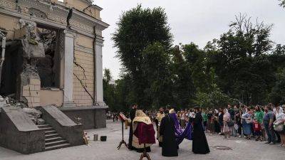 Одесса: молебен у разрушенного храма. Зеленский: "Украине нужен небесный щит"