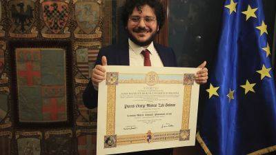 Египетский правозащитник вернулся в Италию из заключения