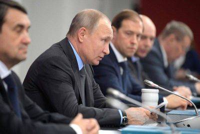 Путин принял закон об информировании заемщика по потребкредиту