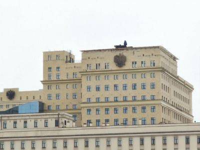 ЗРК "Панцирь" на крыше минобороны РФ в Москве не смог сбить атаковавший дрон, хотя находился менее чем в 300 м от точки удара – СМИ