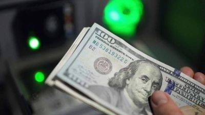 Дефиле от купюр: банки перестают принимать доллары и евро через банкоматы