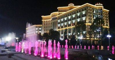 Опытные гиды проводят бесплатные экскурсии по вечернему Душанбе