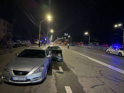 ДТП на блокпосту в Киеве - водитель авто сбил троих военнослужащих, один погиб - фото и видео